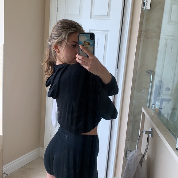 Black cropped scrunched hoodie - Picture 5 of 5